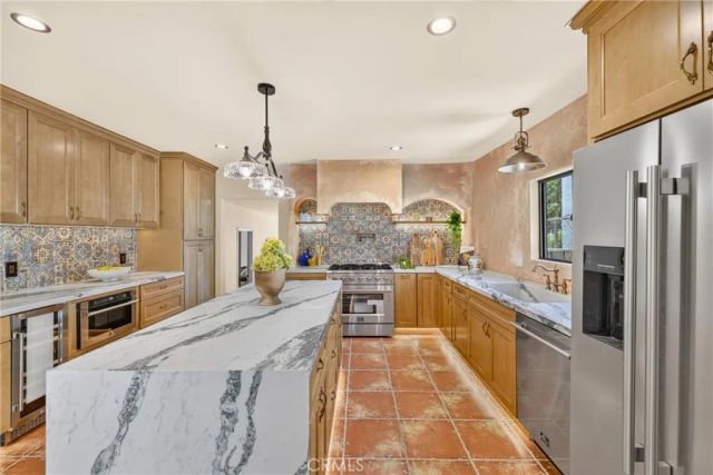 2407 S Orange, Los Angeles, CA 90016
