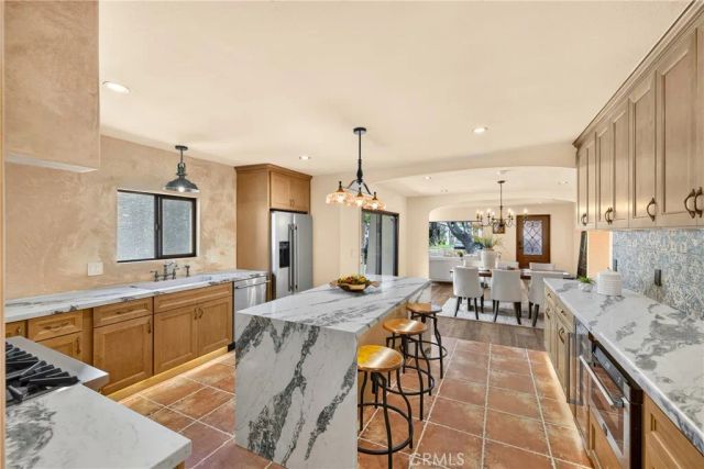 2407 S Orange, Los Angeles, CA 90016