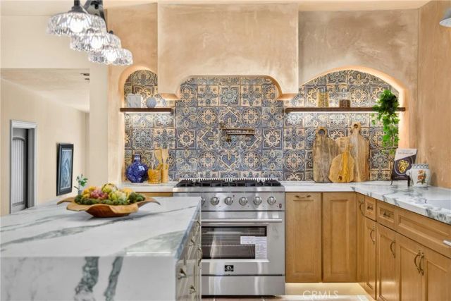 2407 S Orange, Los Angeles, CA 90016