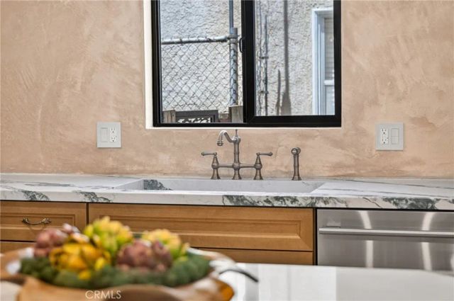 2407 S Orange, Los Angeles, CA 90016