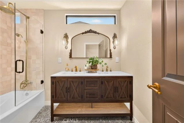 2407 S Orange, Los Angeles, CA 90016