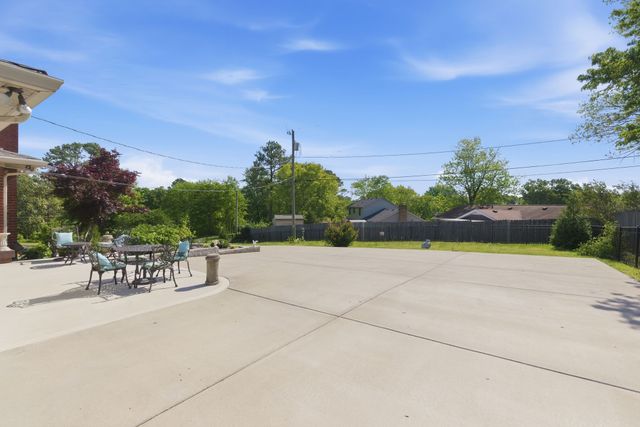 210 S Sequoia Dr, Springfield, TN 37172