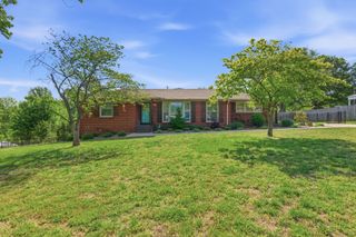 210 S Sequoia Dr, Springfield, TN 37172