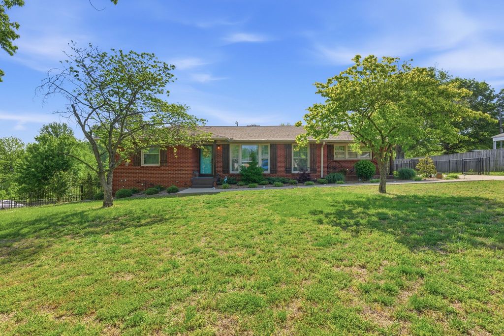 210 S Sequoia Dr, Springfield, TN 37172