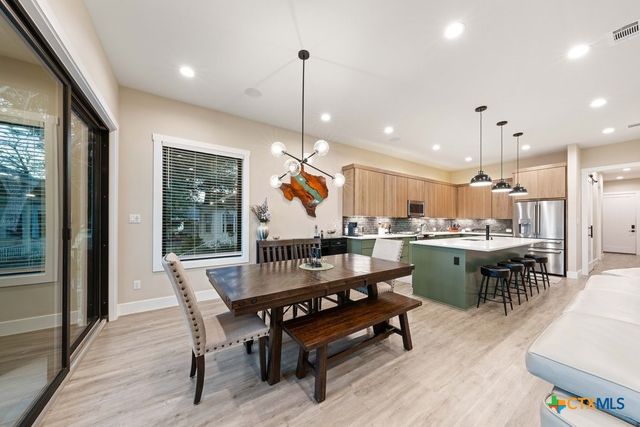 300 Bridgepoint Drive, Kingsland, TX 78639