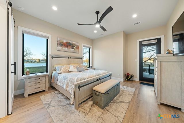 300 Bridgepoint Drive, Kingsland, TX 78639