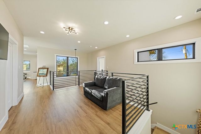 300 Bridgepoint Drive, Kingsland, TX 78639