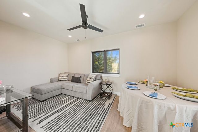 300 Bridgepoint Drive, Kingsland, TX 78639