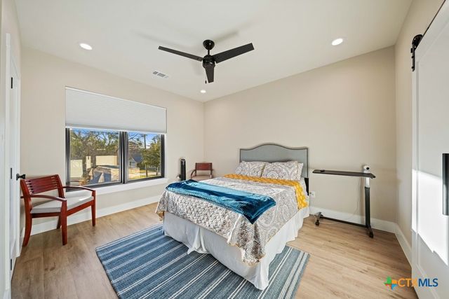 300 Bridgepoint Drive, Kingsland, TX 78639