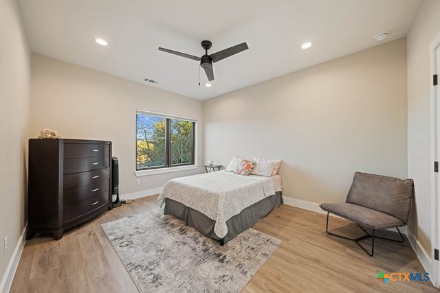 300 Bridgepoint Drive, Kingsland, TX 78639