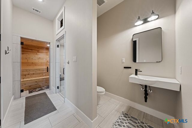 300 Bridgepoint Drive, Kingsland, TX 78639