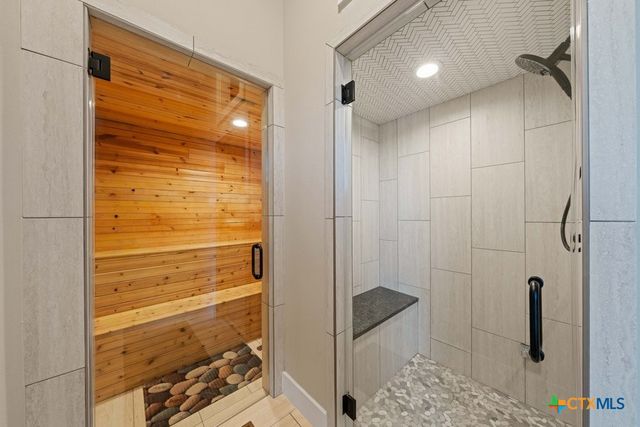 300 Bridgepoint Drive, Kingsland, TX 78639