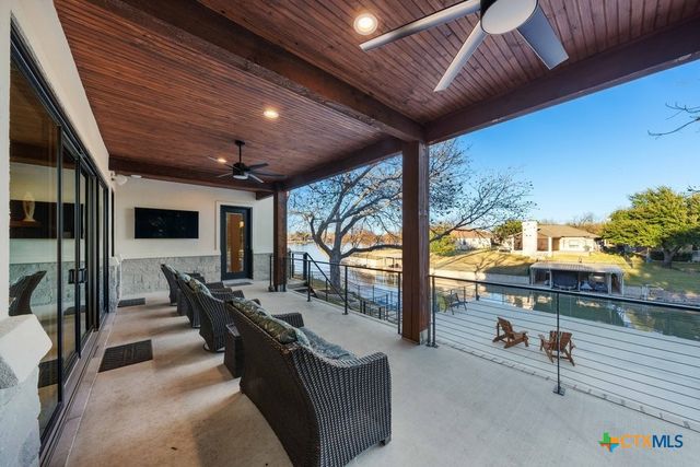 300 Bridgepoint Drive, Kingsland, TX 78639