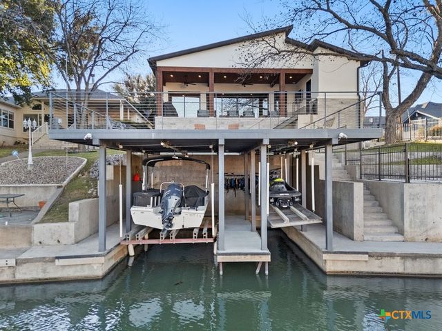 300 Bridgepoint Drive, Kingsland, TX 78639