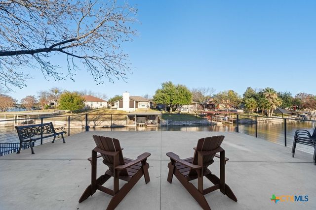 300 Bridgepoint Drive, Kingsland, TX 78639