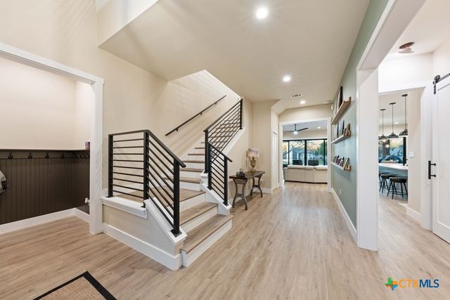 300 Bridgepoint Drive, Kingsland, TX 78639