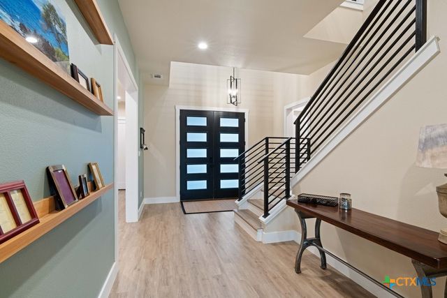 300 Bridgepoint Drive, Kingsland, TX 78639