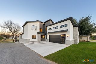 300 Bridgepoint Drive, Kingsland, TX 78639