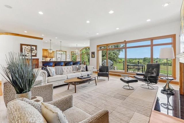 194 Crooked Stick PASS, North Prairie, WI 53153