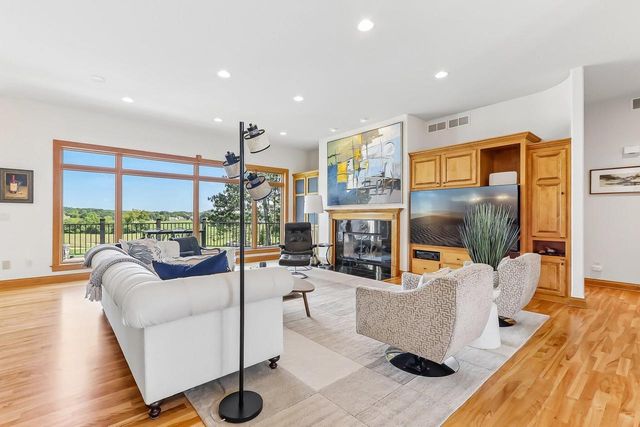 194 Crooked Stick PASS, North Prairie, WI 53153