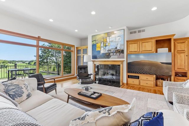 194 Crooked Stick PASS, North Prairie, WI 53153