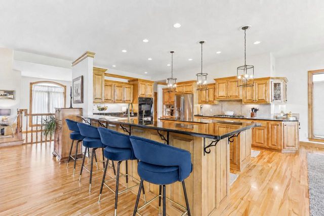 194 Crooked Stick PASS, North Prairie, WI 53153