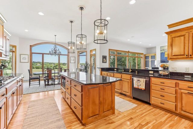 194 Crooked Stick PASS, North Prairie, WI 53153