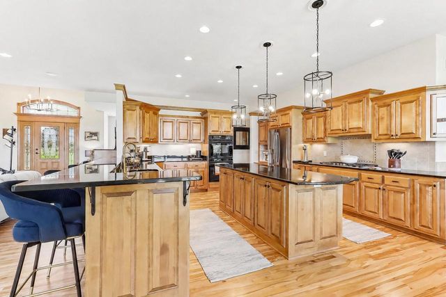 194 Crooked Stick PASS, North Prairie, WI 53153