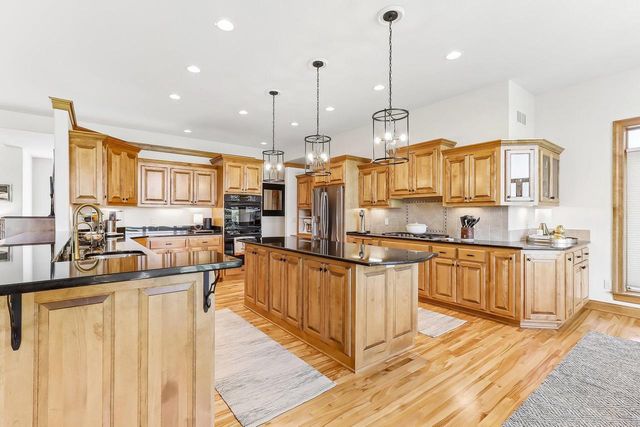 194 Crooked Stick PASS, North Prairie, WI 53153