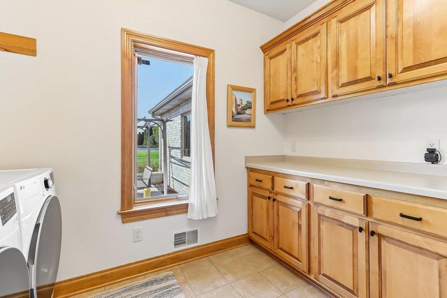 194 Crooked Stick PASS, North Prairie, WI 53153