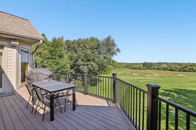 194 Crooked Stick PASS, North Prairie, WI 53153