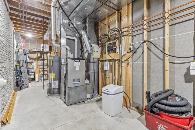 194 Crooked Stick PASS, North Prairie, WI 53153