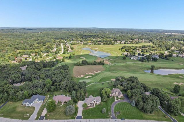 194 Crooked Stick PASS, North Prairie, WI 53153