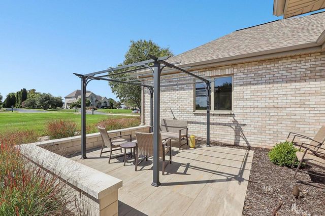 194 Crooked Stick PASS, North Prairie, WI 53153