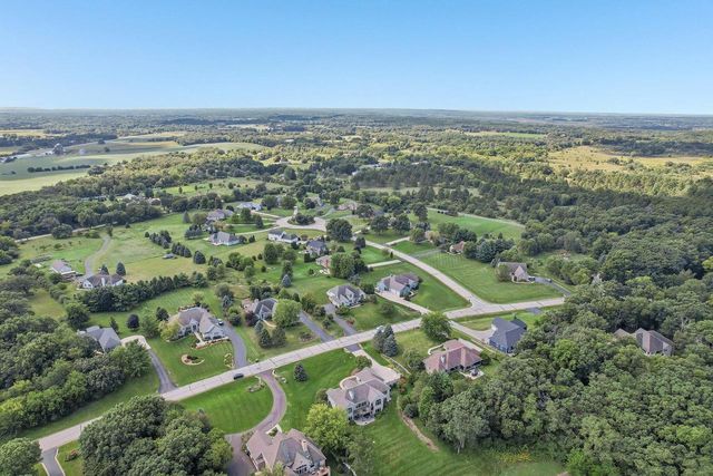 194 Crooked Stick PASS, North Prairie, WI 53153
