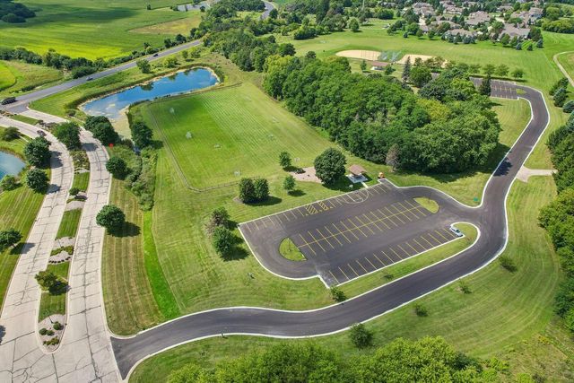 194 Crooked Stick PASS, North Prairie, WI 53153