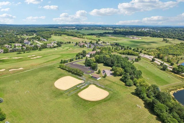 194 Crooked Stick PASS, North Prairie, WI 53153