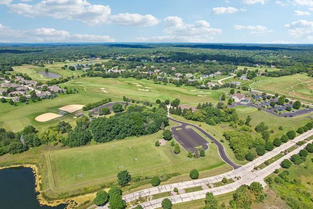 194 Crooked Stick PASS, North Prairie, WI 53153