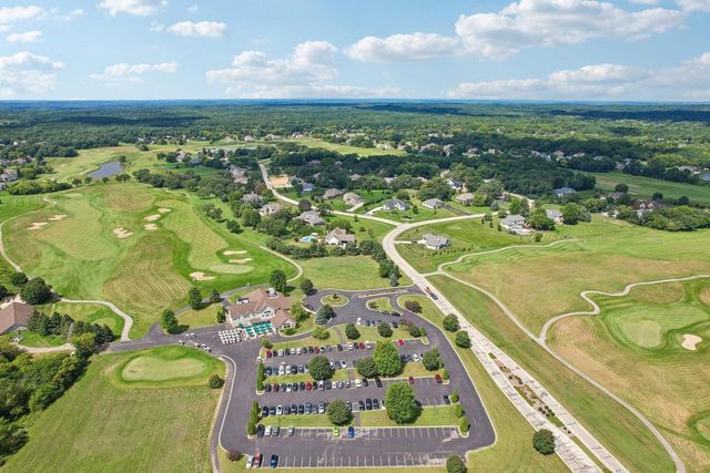 194 Crooked Stick PASS, North Prairie, WI 53153