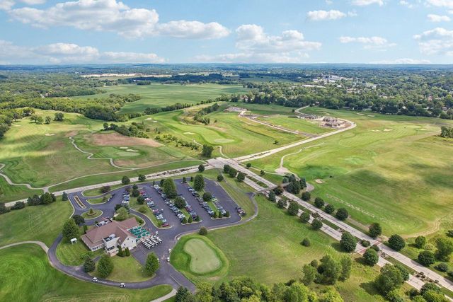 194 Crooked Stick PASS, North Prairie, WI 53153