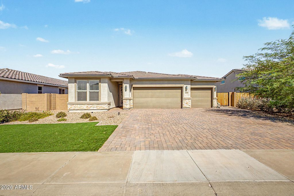 670 S PARKER Lane, Casa Grande, AZ 85122 — photo 2