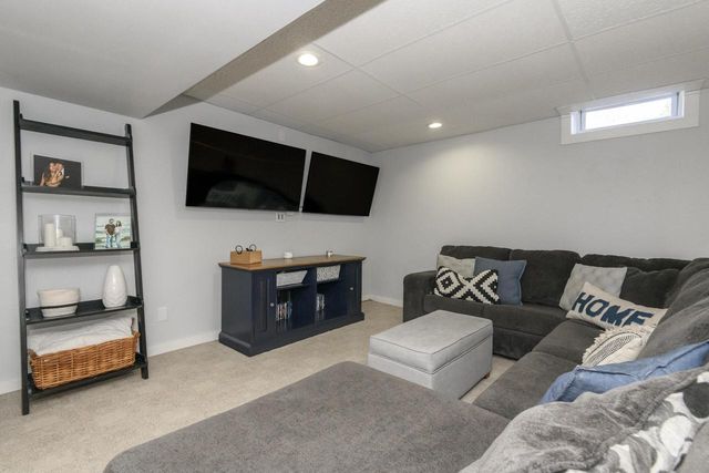 W181N8912 Melanie LANE, Menomonee Falls, WI 53051