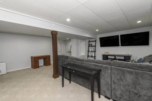 W181N8912 Melanie LANE, Menomonee Falls, WI 53051