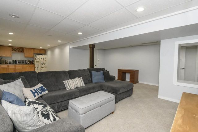 W181N8912 Melanie LANE, Menomonee Falls, WI 53051