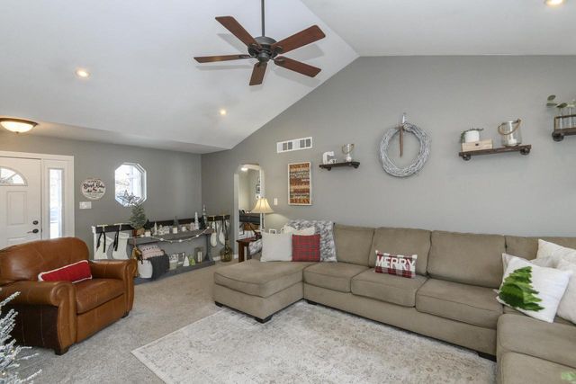 W181N8912 Melanie LANE, Menomonee Falls, WI 53051