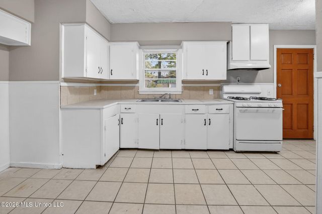 734 Montclair Place, Jackson, MS 39206