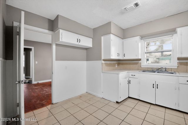 734 Montclair Place, Jackson, MS 39206