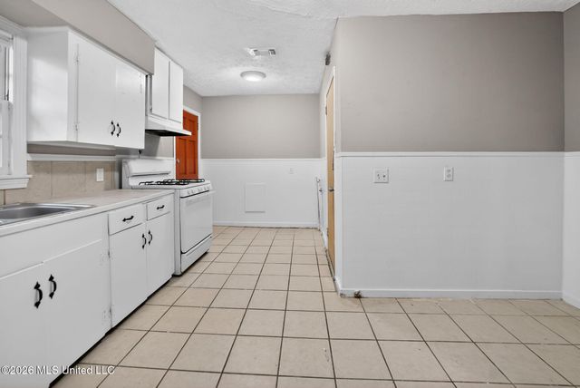 734 Montclair Place, Jackson, MS 39206