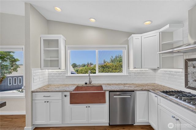 4808 Glasgow Way, Anacortes, WA 98221