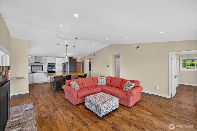 4808 Glasgow Way, Anacortes, WA 98221